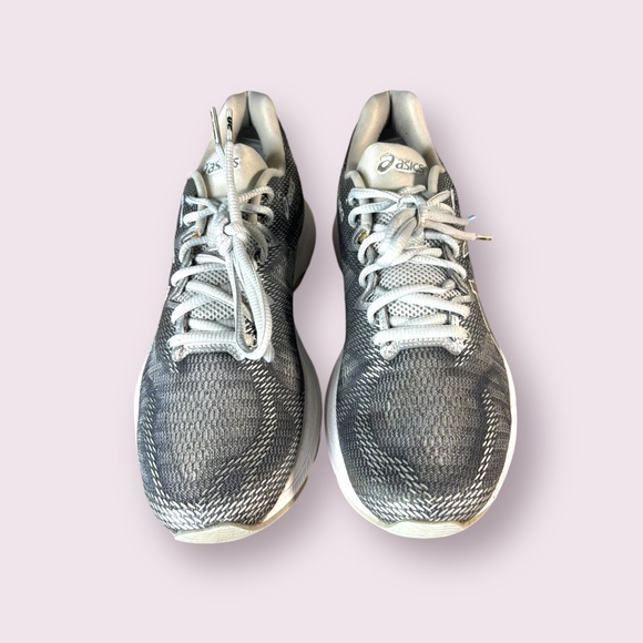 Asics GEL-NIMBUS 20 PLATINUM
Women's Shoes Size 10 - Picture 2 of 6